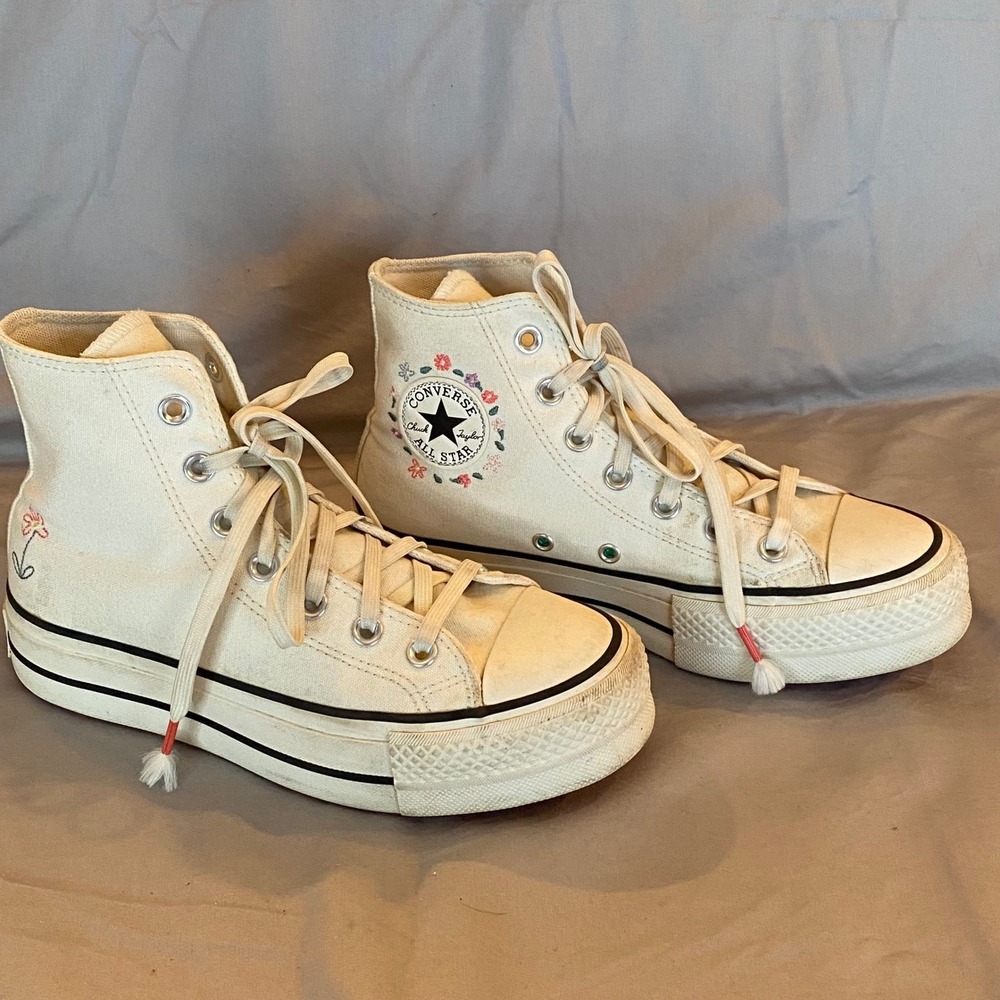 Converse Chuck Taylor All Star‎ High Top Embroidered Floral Sneakers Size 6 - Picture 2 of 10